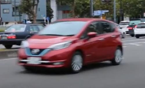 Nissan NOTE e-POWER 2018 год тест драйв в городе